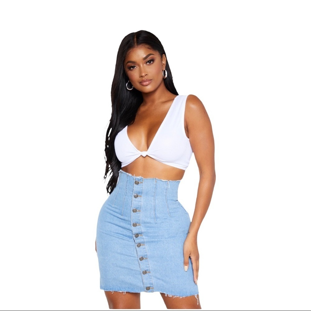 Pretty Little Thing Shape Light Wash Button Front Seam Detail Denim Skirt